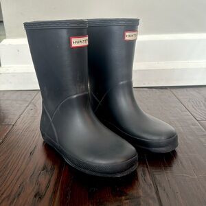 Hunter Kids First Classic Rain Boots. Navy. Size 12c US.